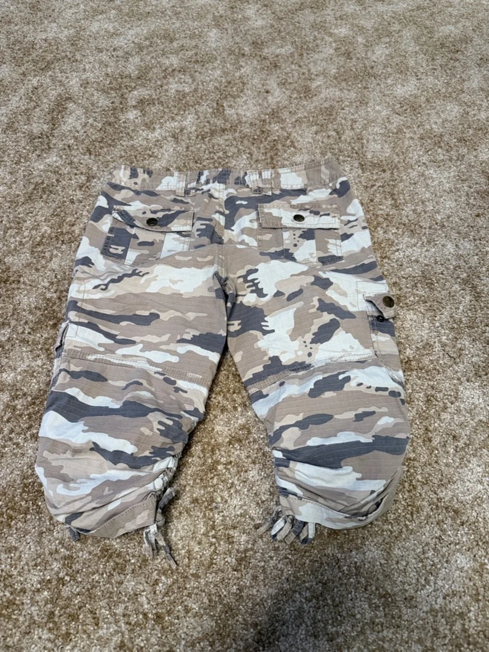 Xhilaration Tan & Cream Camouflage Ruched Capri Cargo Pants - Picture 3 of 3